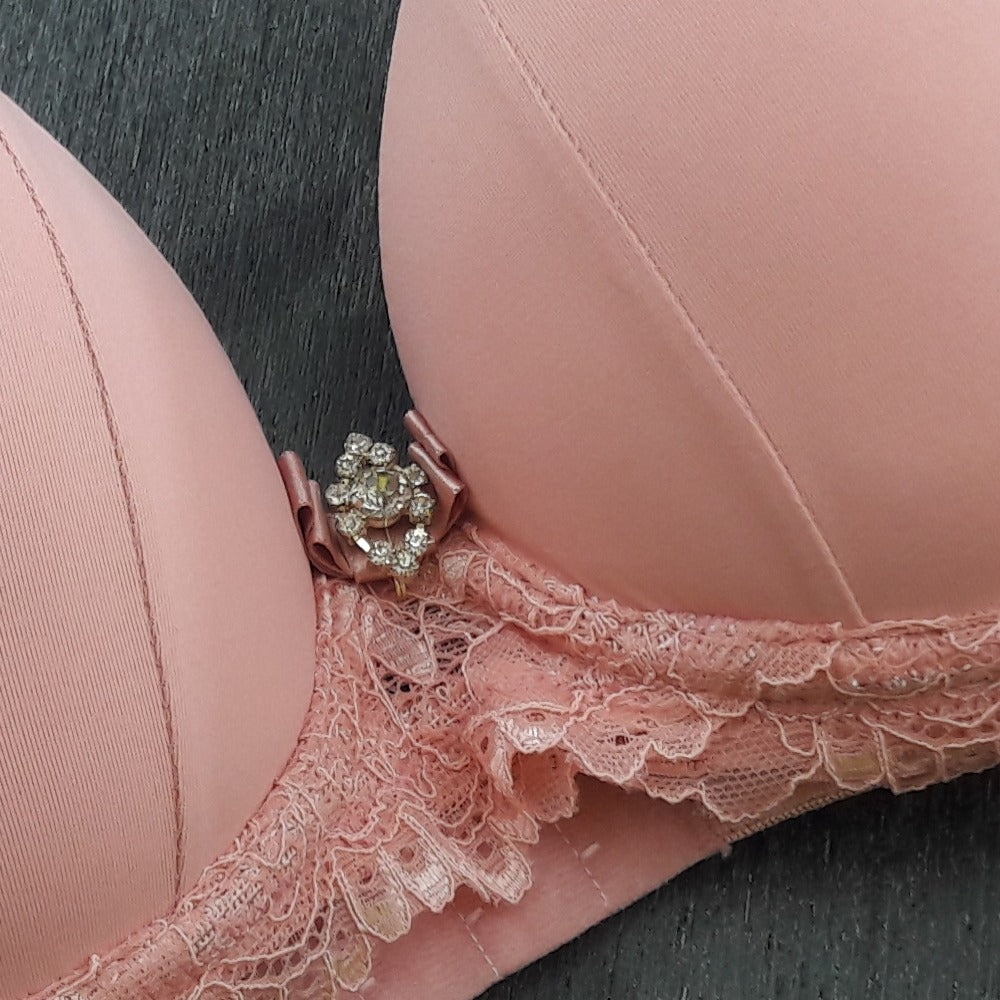 Conjunto de Lingerie com Bojo e Detalhes de Renda - Moda íntima