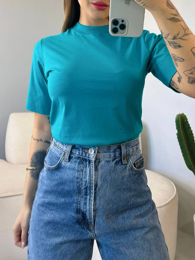 T-shirt Gola Alta Lisa – Essencial, Versátil e Sempre Elegante