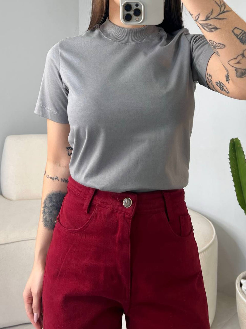 T-shirt Gola Alta Lisa – Essencial, Versátil e Sempre Elegante