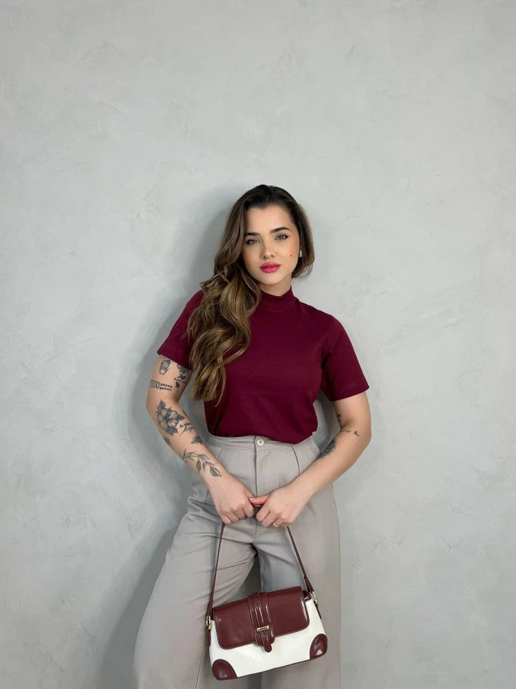 T-shirt Gola Alta Lisa – Essencial, Versátil e Sempre Elegante