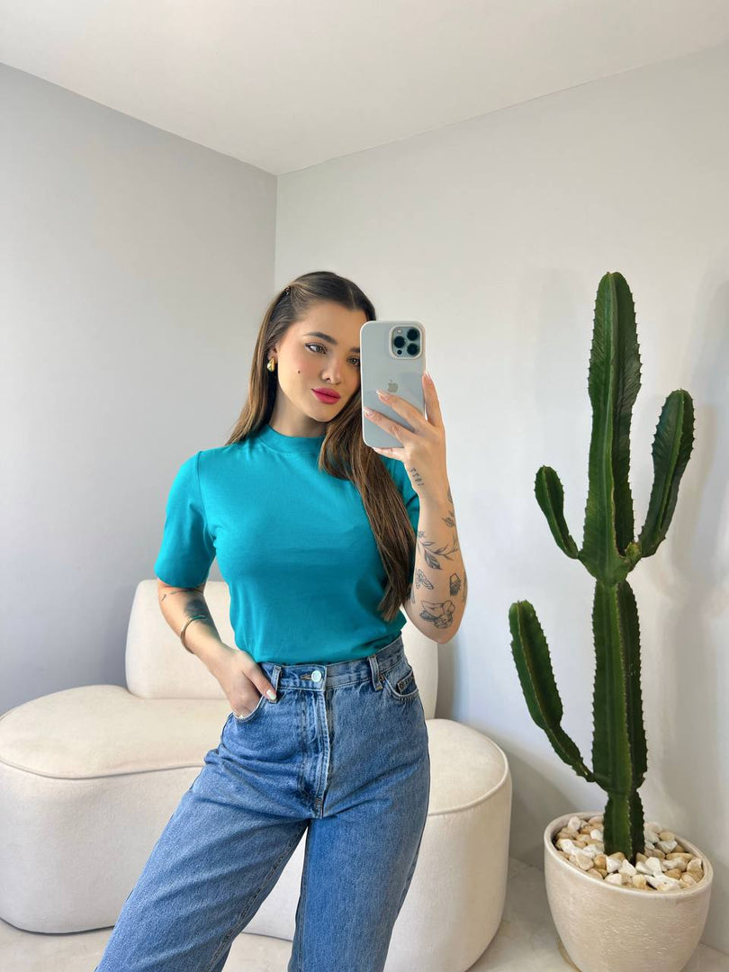T-shirt Gola Alta Lisa – Essencial, Versátil e Sempre Elegante