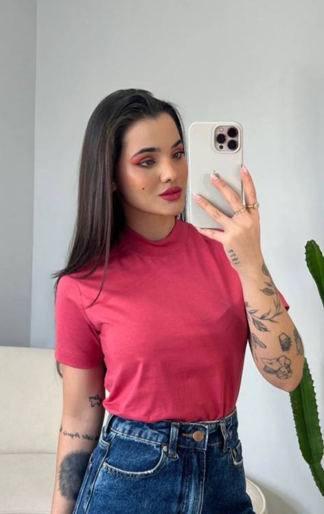T-shirt Gola Alta Lisa – Essencial, Versátil e Sempre Elegante
