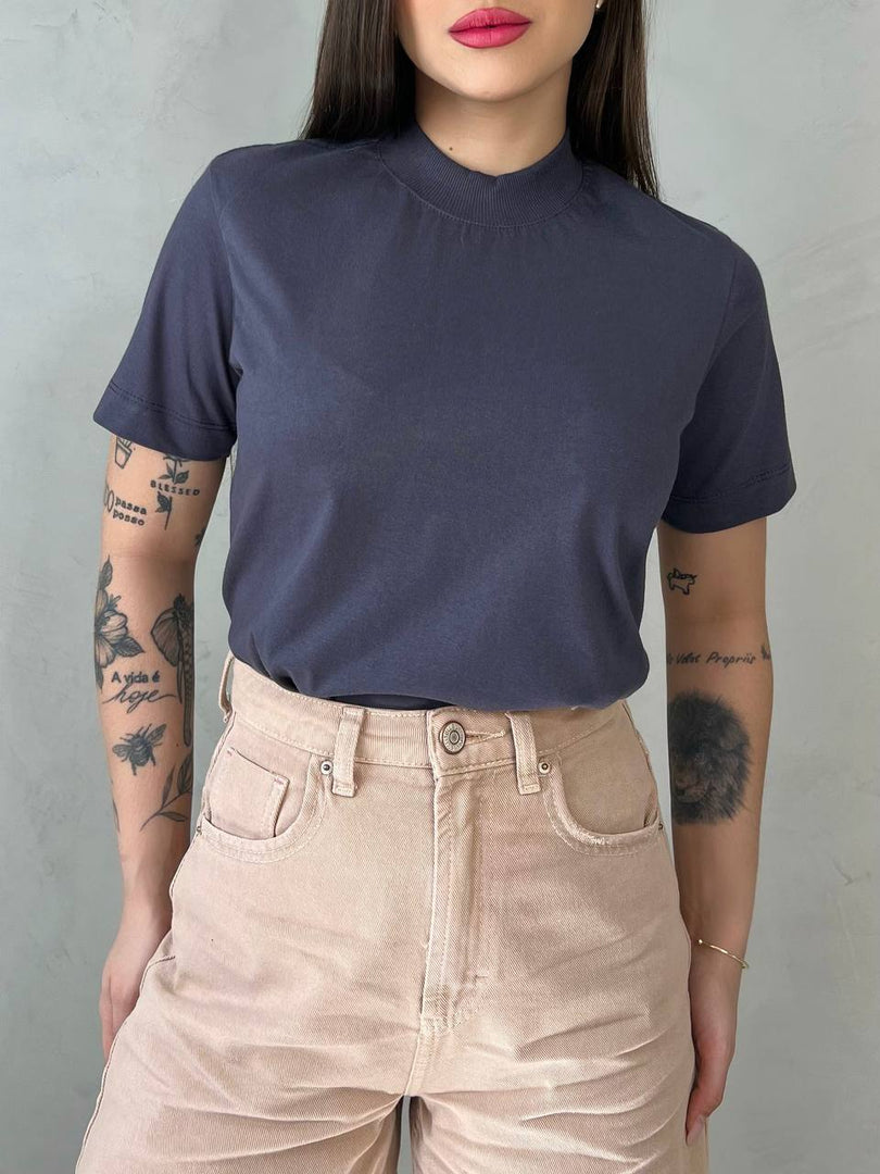 T-shirt Gola Alta Lisa – Essencial, Versátil e Sempre Elegante