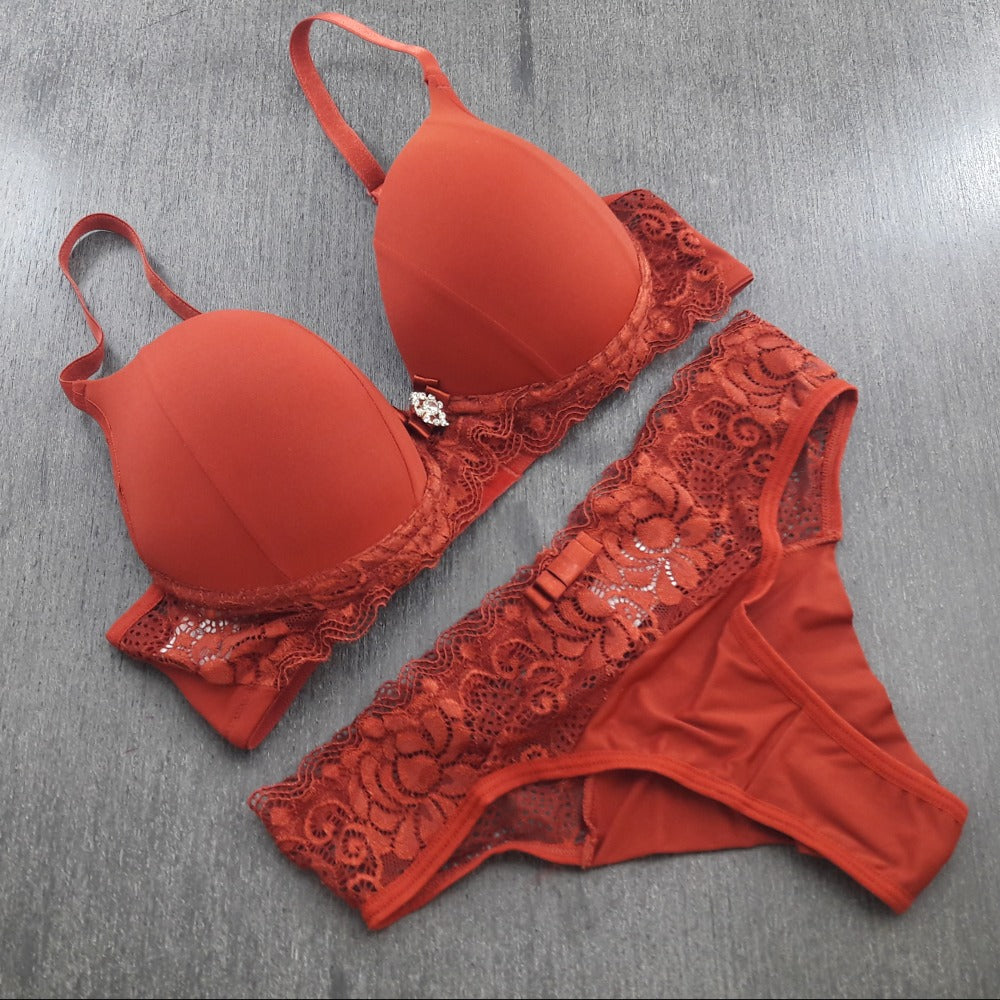 Conjunto de Lingerie com Bojo e Detalhes de Renda - Moda íntima